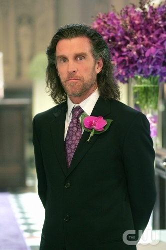 TheCW Staffel1-7Pics_343.jpg - "Promise"--  Lionel (John Glover)  reveals that he knows  Clark's secret and will kill Clark if Lana does not marry Lex  in SMALLVILLE, on The CW Network. Photo: Michael Courtney/The CW © 2007 The CW Network, LLC. All Rights Reserved.